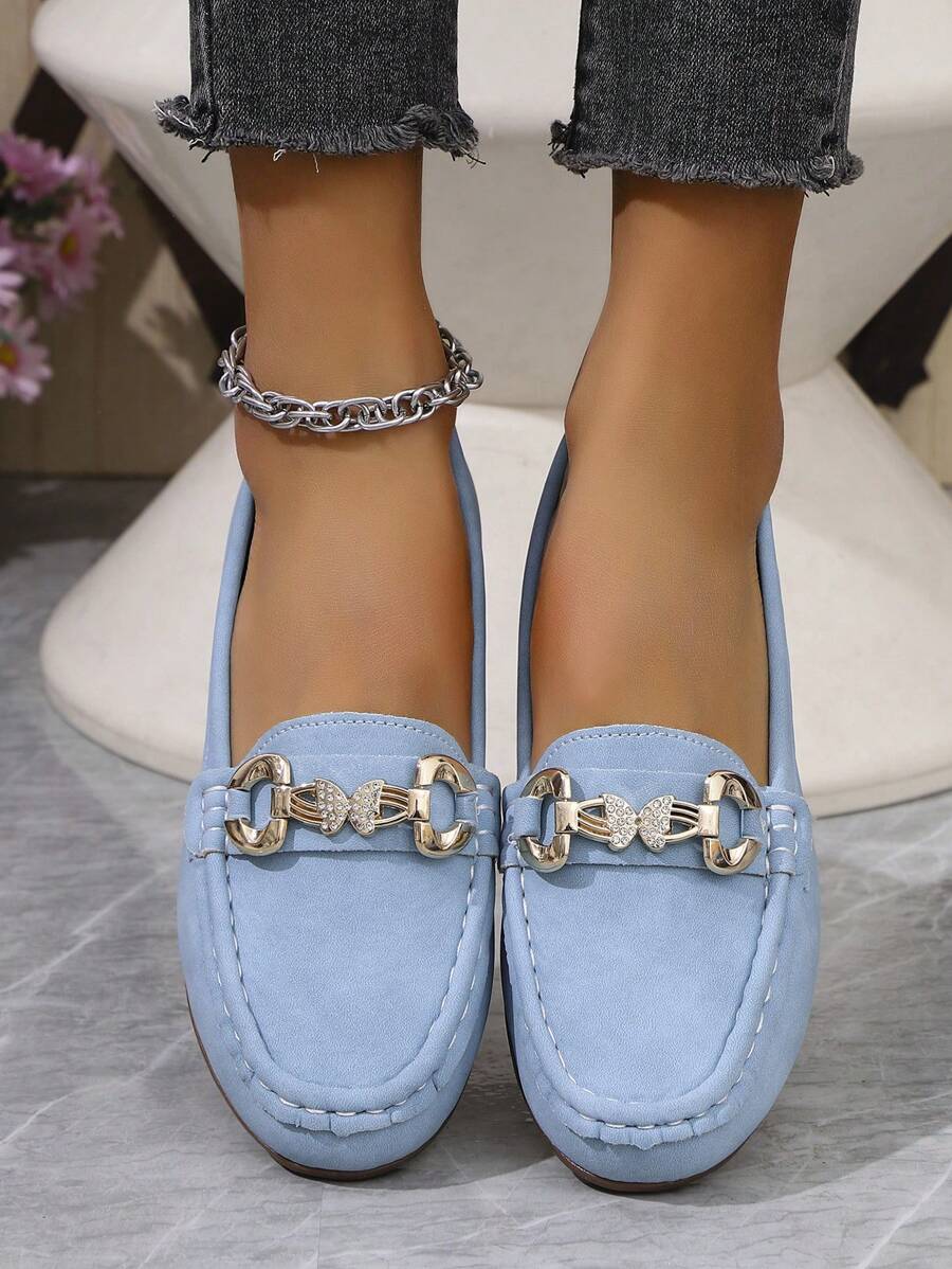 Victoire™ | Mocassins élégants bleu ciel à chaîne dorée