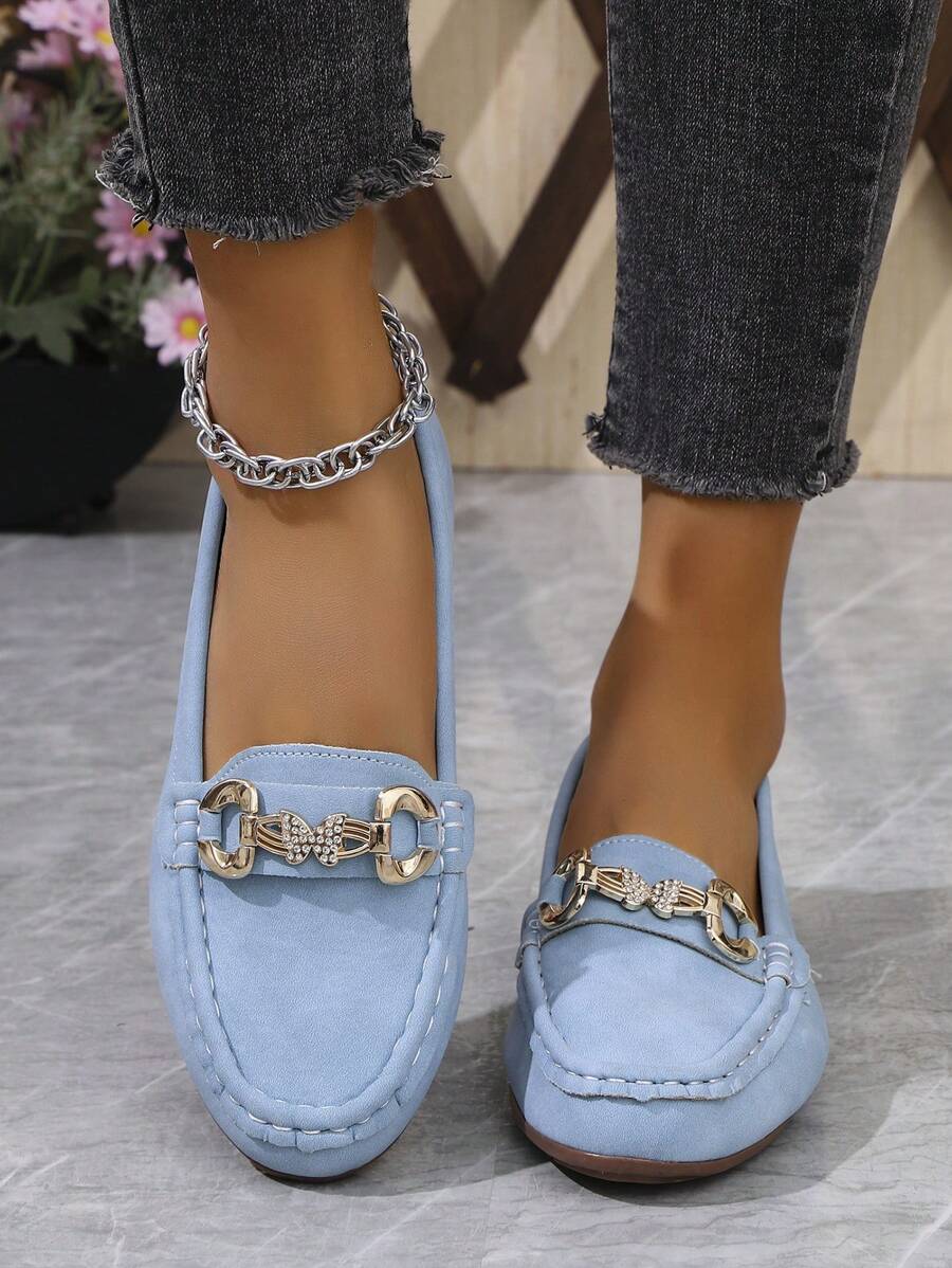 Victoire™ | Mocassins élégants bleu ciel à chaîne dorée