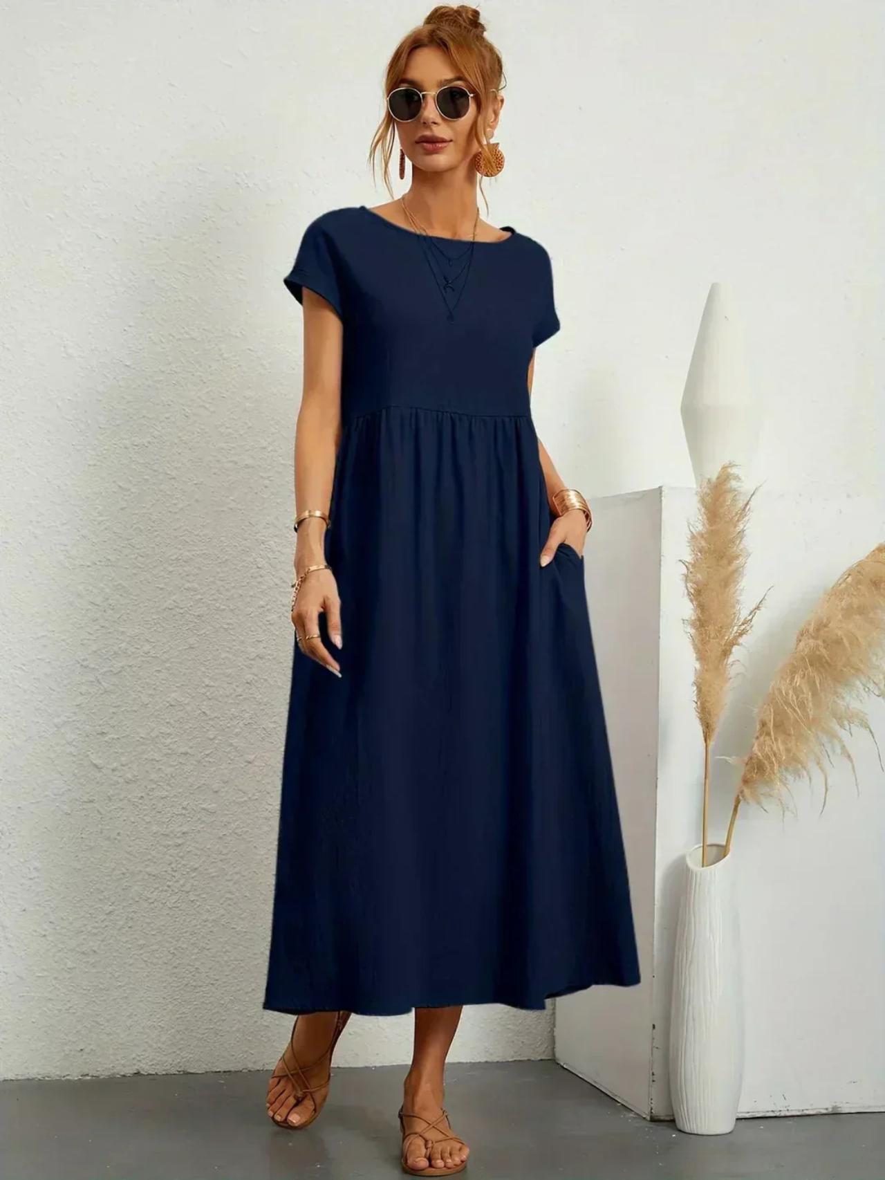 Belle Étoile Nice™ | Robe élégante à col rond