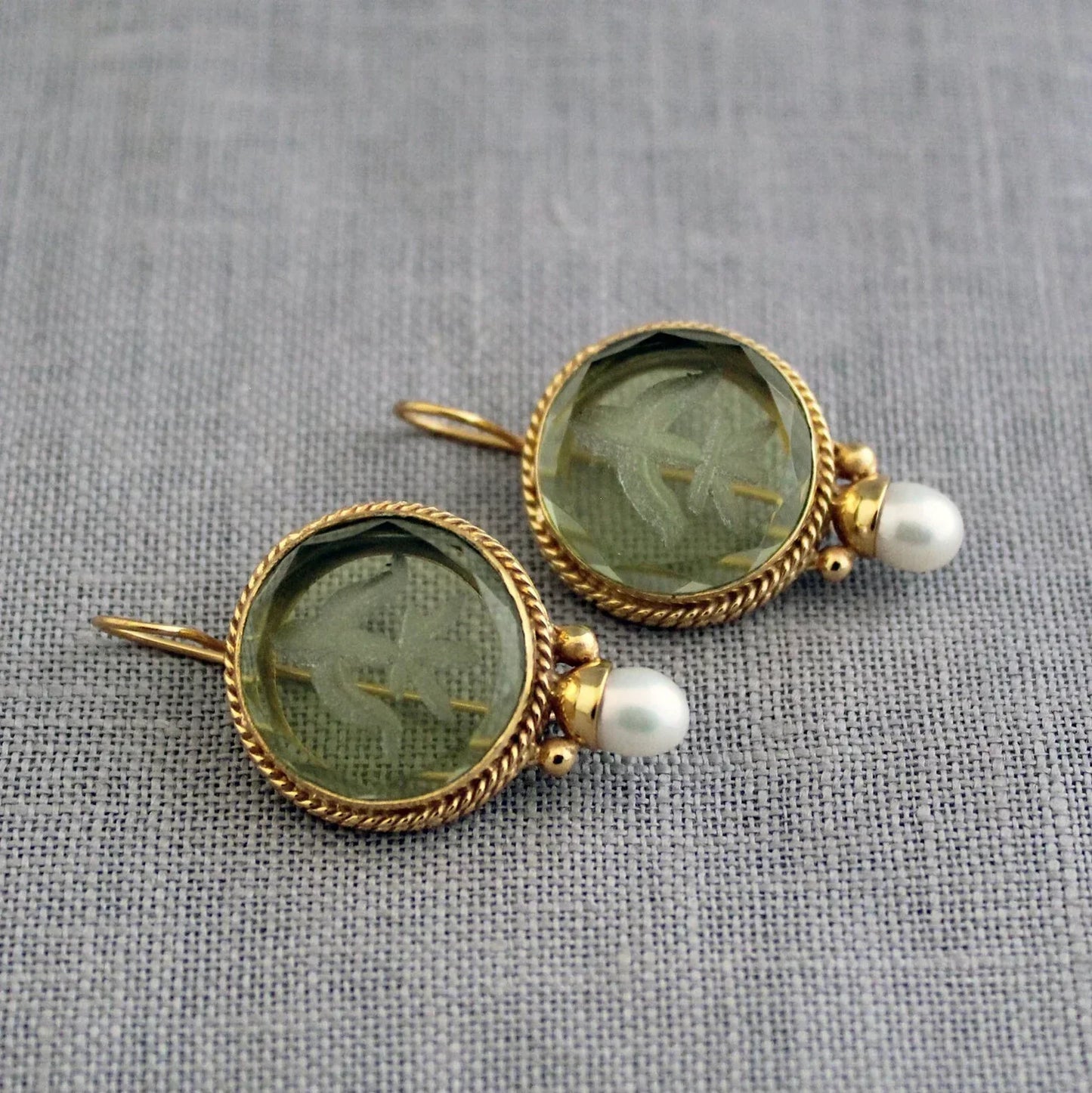Amélo™ | Boucles d’oreilles vintage avec pierre verte et perle