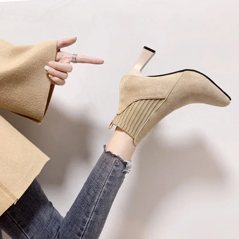 Belle Étoile Nice™ | Bottines à Talons Fins en Suédine Beige