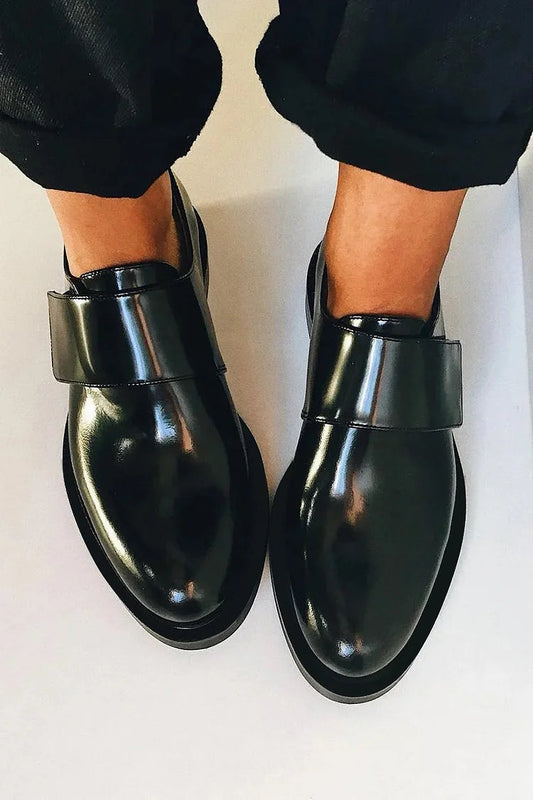 IRIS | Mocassins élégants et brillants avec bride pour un style impeccable