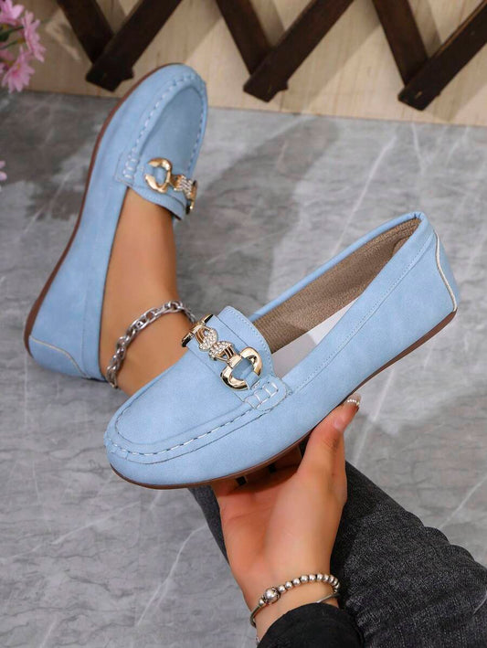 Victoire™ | Mocassins élégants bleu ciel à chaîne dorée