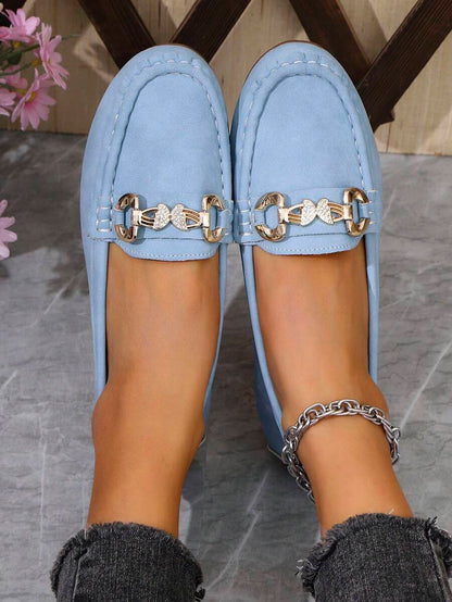 Victoire™ | Mocassins élégants bleu ciel à chaîne dorée