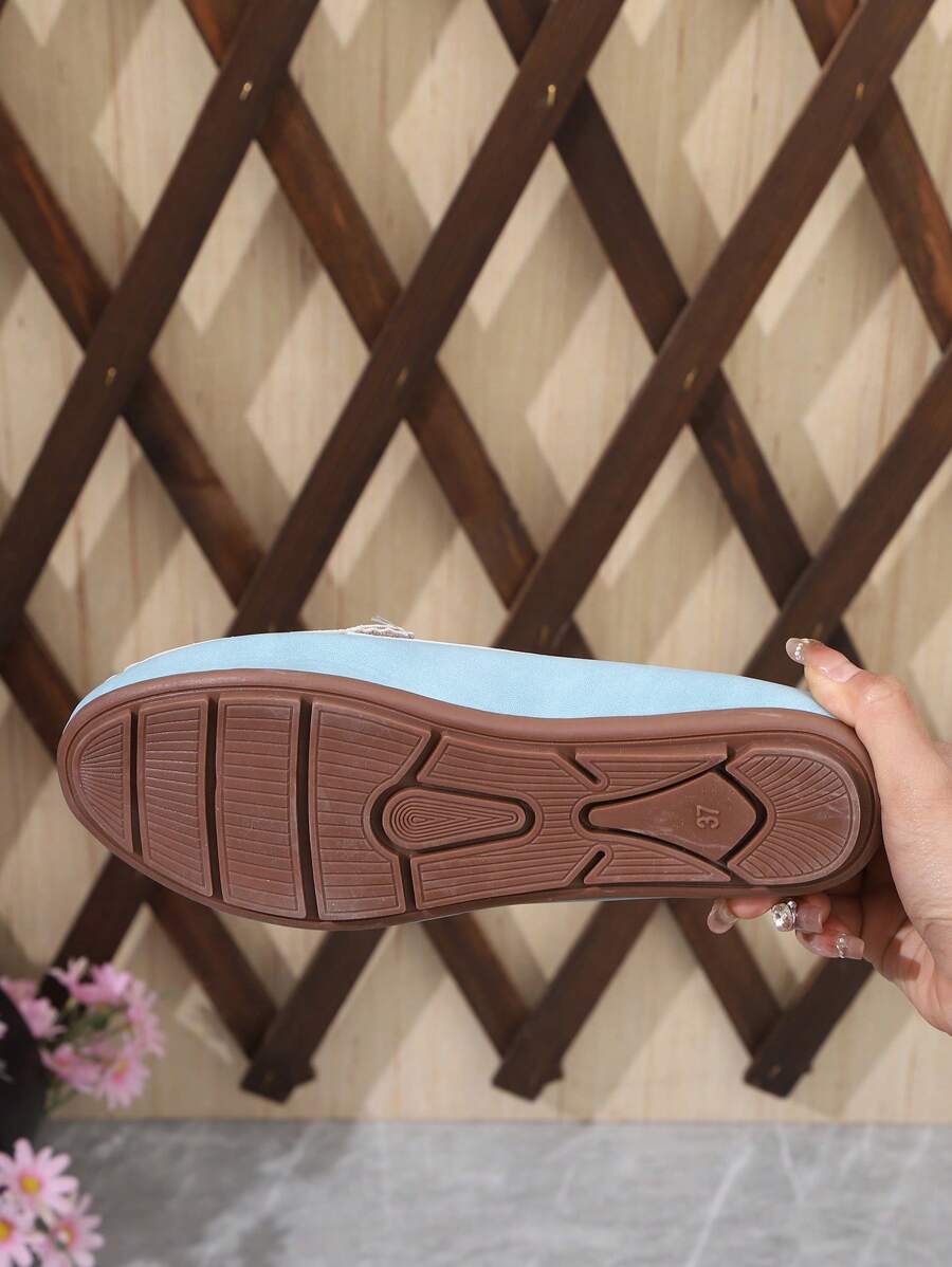 Victoire™ | Mocassins élégants bleu ciel à chaîne dorée