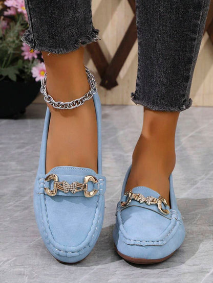Victoire™ | Mocassins élégants bleu ciel à chaîne dorée