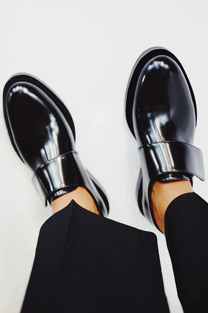 IRIS | Mocassins élégants et brillants avec bride pour un style impeccable