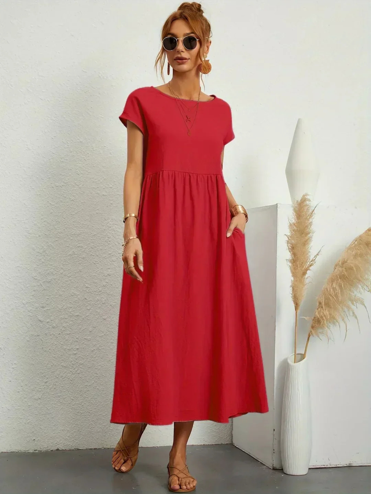 Belle Étoile Nice™ |  Robe élégante à col rond
