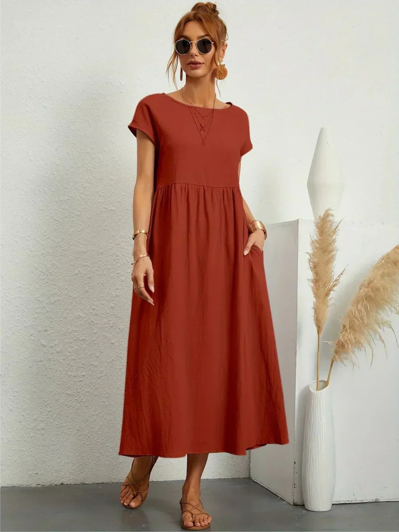 Belle Étoile Nice™ |  Robe élégante à col rond