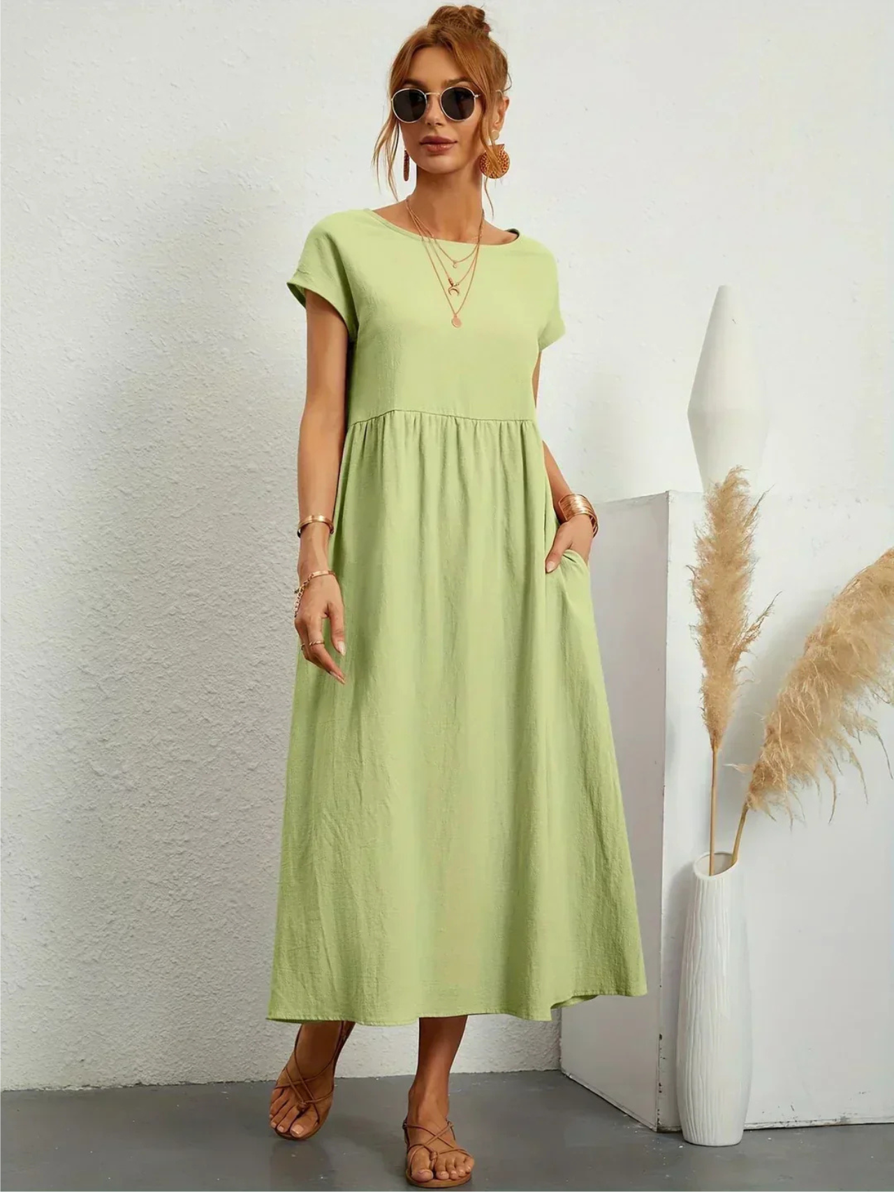 Belle Étoile Nice™ |  Robe élégante à col rond