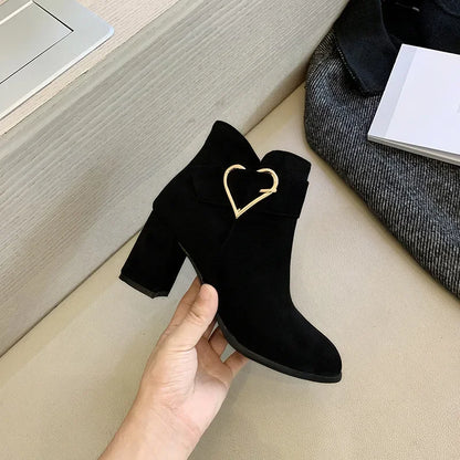 Belle Étoile Nice™ | Bottines Suédées à Talon Bloc et Détail Cœur