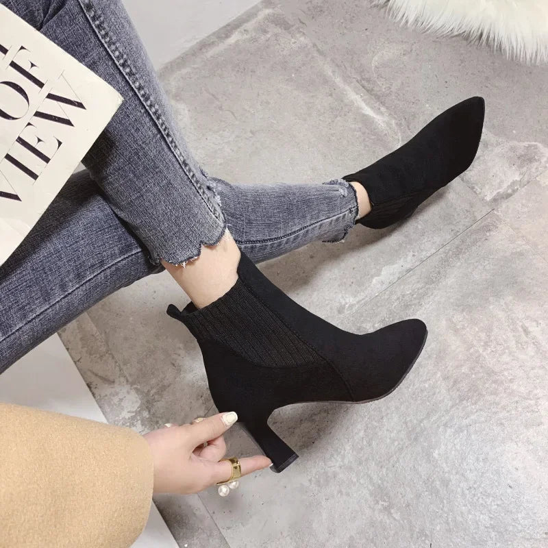 Belle Étoile Nice™ | Bottines à Talons Fins en Suédine Beige