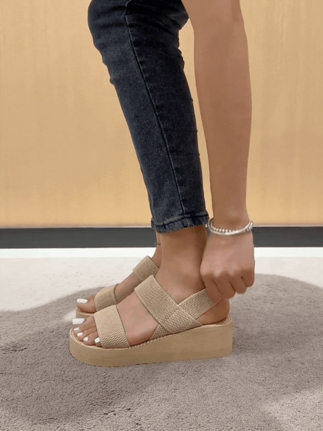 Méloria™ | Sandales Noires à Brides Larges et Semelle Confort